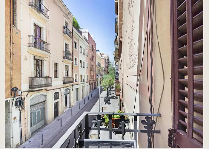 Great Apartment In Sagrada Familia With Balcony